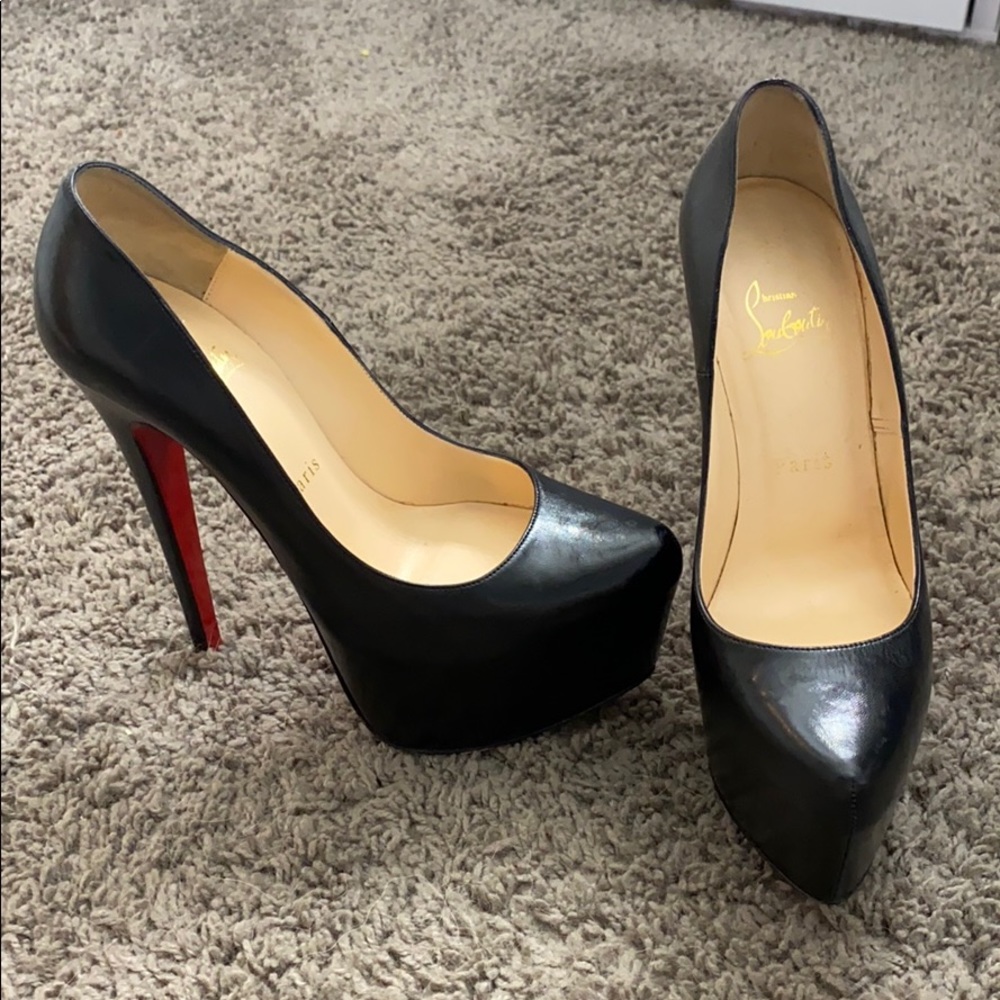 Black platform loubs